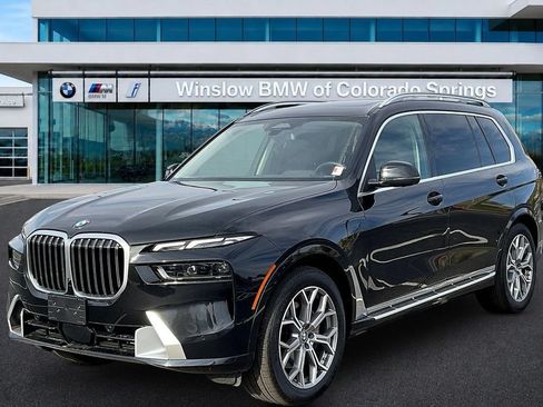 Used 2025 BMW X7 xDrive40i AWD/4WD image 3