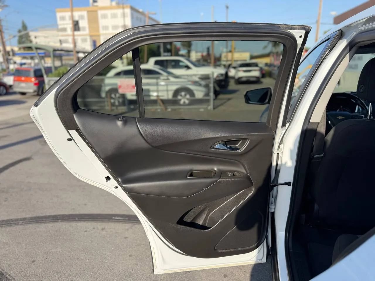 Used 2023 Chevrolet Equinox LT FWD image 27