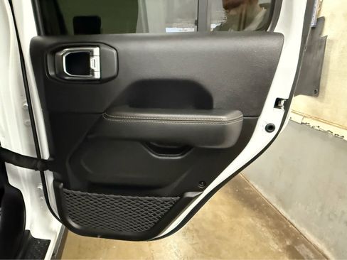 Used 2023 Jeep Gladiator Overland image 27