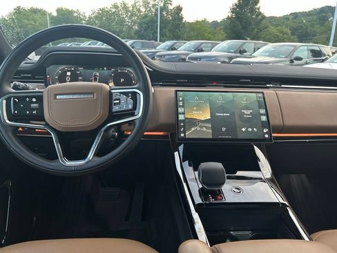 Used 2025 Land Rover Range Rover Sport SE AWD/4WD image 12