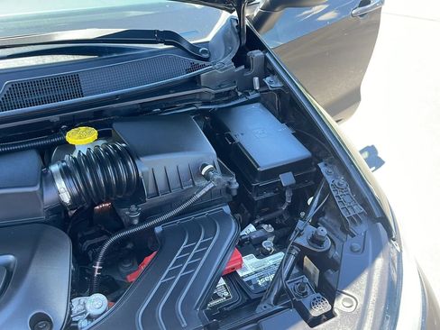 Used 2023 Chrysler Pacifica Touring-L FWD image 34