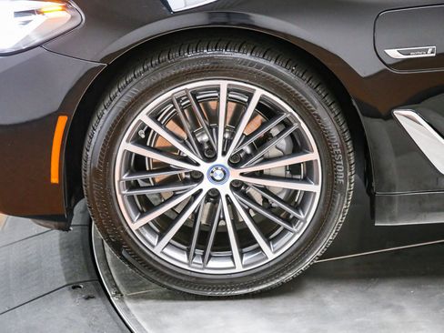 Used 2023 BMW 530e w/ Convenience Package RWD image 10