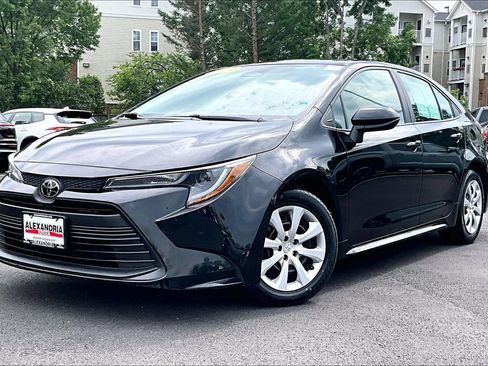 Used 2024 Toyota Corolla LE FWD image 1