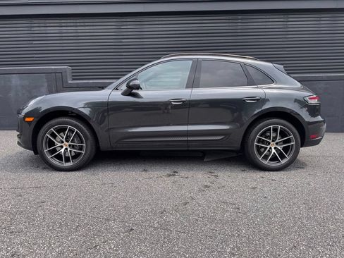 Certified 2026 Porsche Macan AWD/4WD image 2
