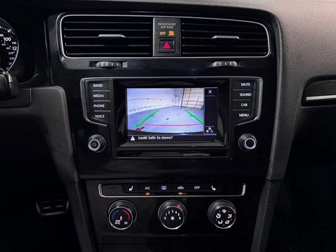 Used 2015 Volkswagen GTI SE image 22