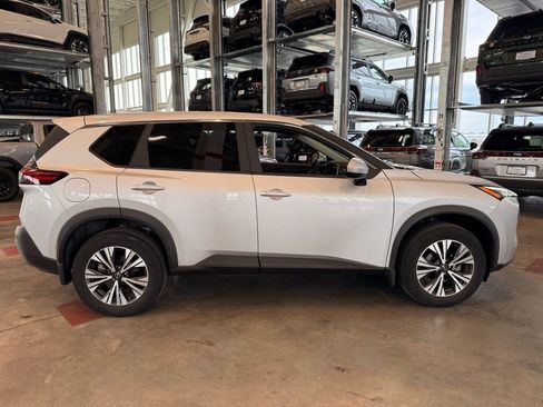 Used 2023 Nissan Rogue SV AWD/4WD image 2