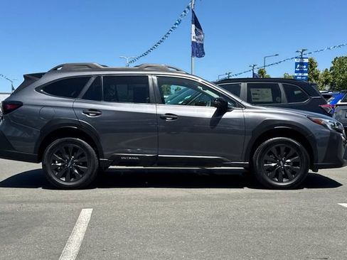 Used 2023 Subaru Outback Onyx Edition AWD/4WD image 3