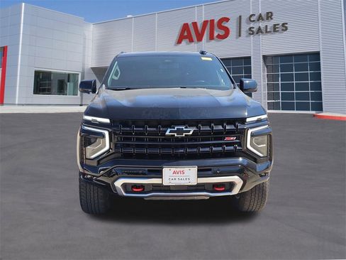 Used 2025 Chevrolet Suburban Z71 image 10