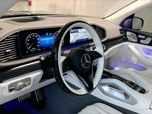 Used 2025 Mercedes-Benz Maybach GLS 600 4MATIC image 17