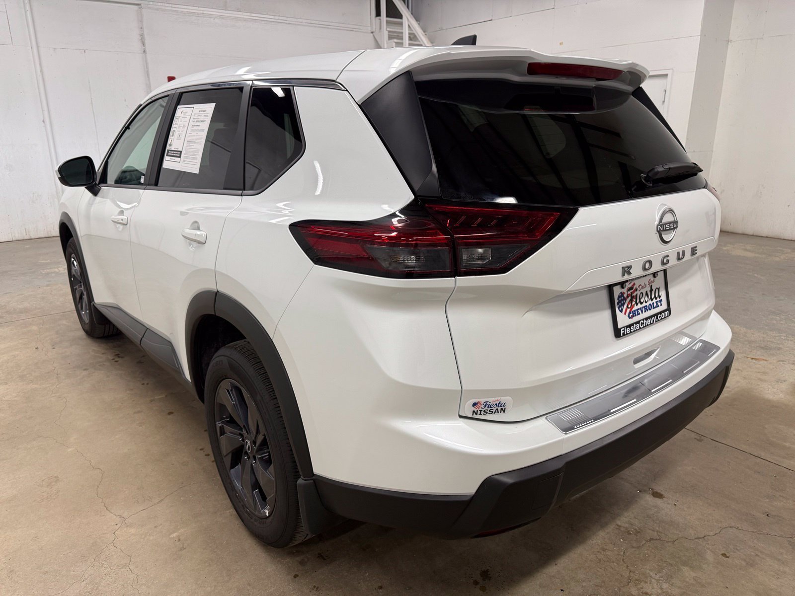 Used 2026 Nissan Rogue SV FWD image 8