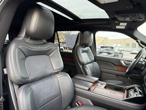 Used 2024 Lincoln Navigator Reserve image 21