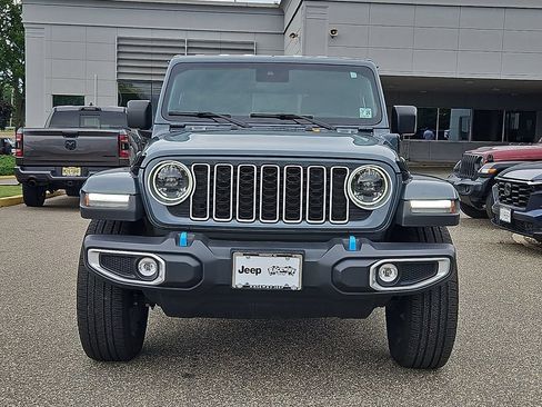 Used 2024 Jeep Wrangler Unlimited Sahara AWD/4WD image 2