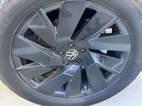 Certified 2025 Volkswagen Atlas SE w/ Panoramic Sunroof Package image 11