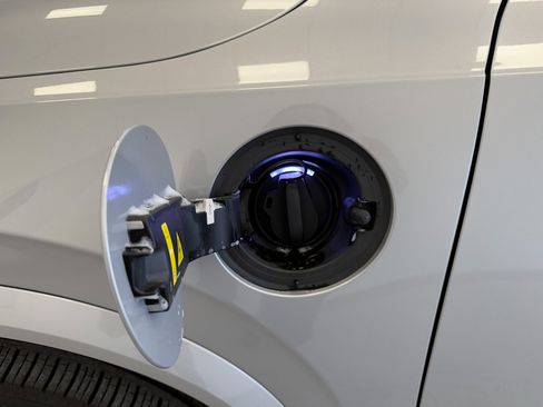 Certified 2023 Volvo XC90 T8 Plus w/ Protection Package Premier image 17