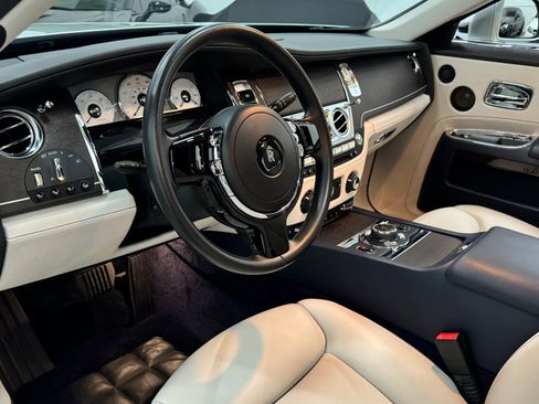 Used 2015 Rolls-Royce Ghost RWD image 33