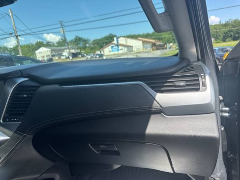 Used 2019 Chevrolet Tahoe Premier AWD/4WD image 32
