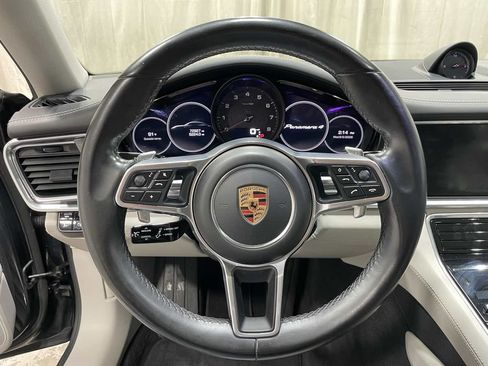 Used 2018 Porsche Panamera 4 w/ Premium Package AWD/4WD image 11