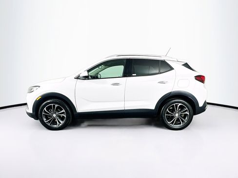 Used 2022 Buick Encore GX Essence w/ Advanced Technology Package FWD image 4