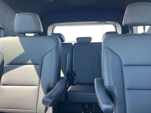 Used 2025 Chevrolet Traverse LT image 35