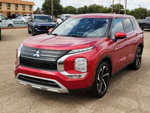 Used 2024 Mitsubishi Outlander SE image 1