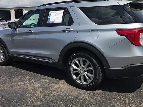 Used 2020 Ford Explorer XLT w/ Equipment Group 202A AWD/4WD image 6