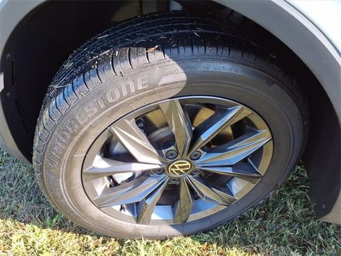 Used 2023 Volkswagen Tiguan SE image 20