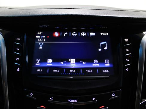 Used 2019 Cadillac Escalade ESV Luxury image 16