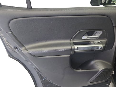 Used 2020 Mercedes-Benz GLB 250 4MATIC image 23