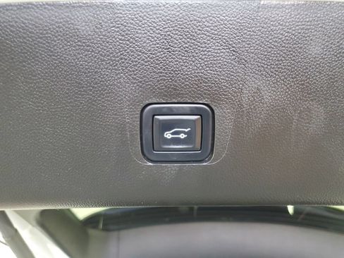 Used 2022 Chevrolet Traverse Premier w/ Redline Edition AWD/4WD image 36