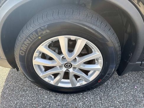 Certified 2019 Nissan Rogue SV image 11