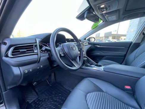 Used 2020 Toyota Camry SE w/ Convenience Package FWD image 11