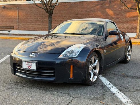 Used 2007 Nissan 350Z Touring image 2