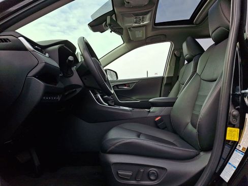 Used 2020 Toyota RAV4 Limited image 13