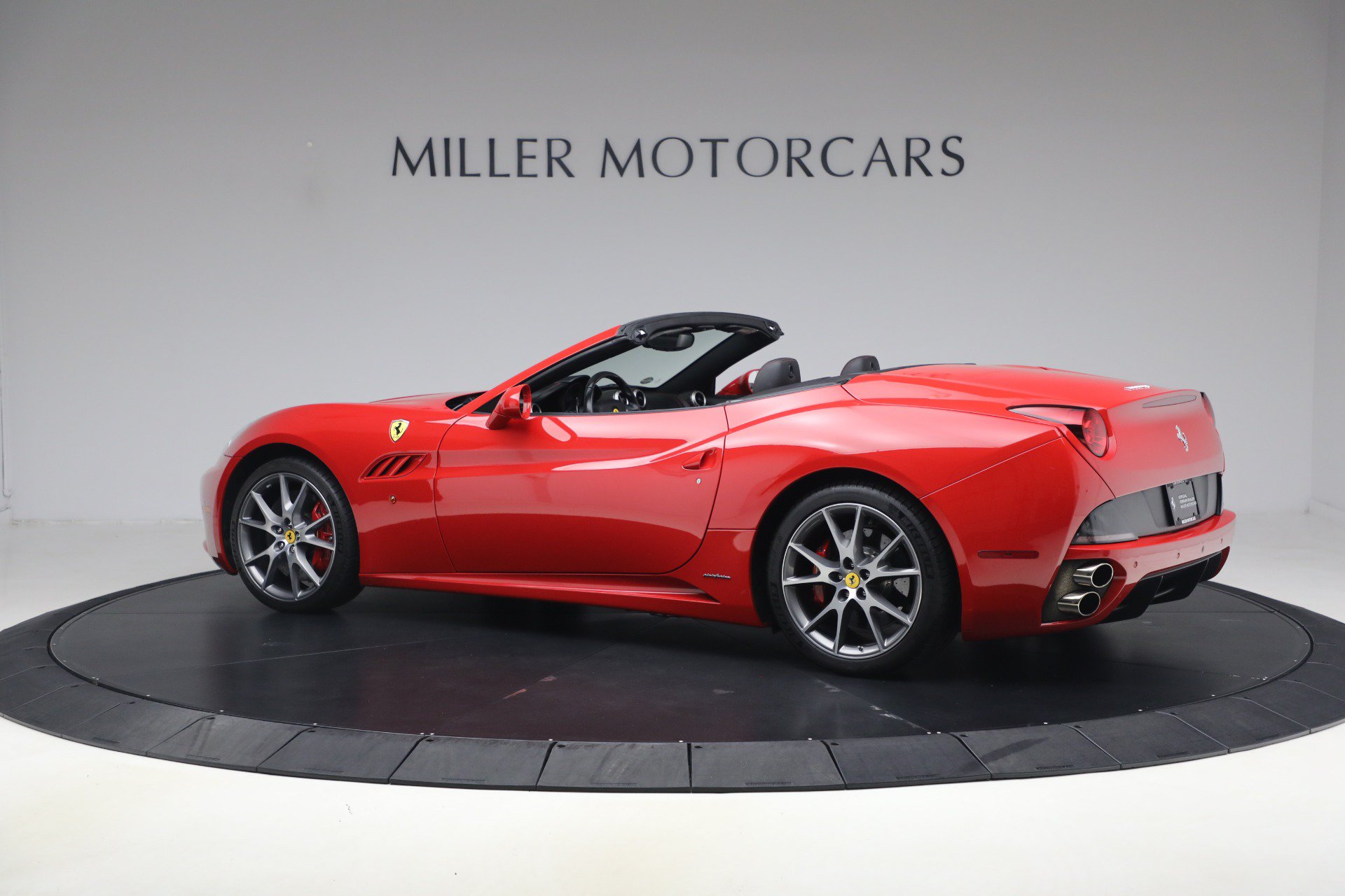 Used 2014 Ferrari California RWD image 5