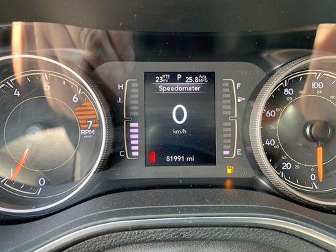 Used 2019 Jeep Cherokee Latitude w/ Popular Appearance Group FWD image 12