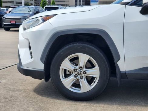Used 2021 Toyota RAV4 XLE w/ Convenience Package FWD image 7