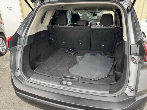 Used 2021 Nissan Rogue S image 18