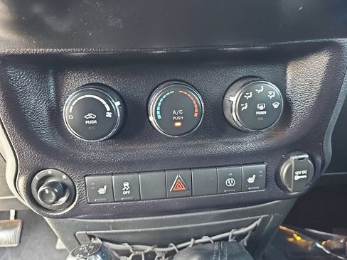 Used 2016 Jeep Wrangler Unlimited Rubicon AWD/4WD image 20