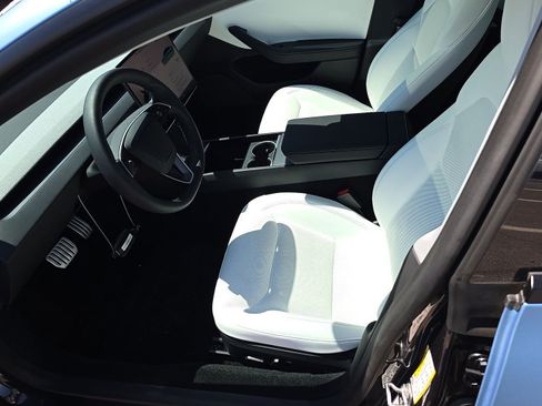Used 2025 Tesla Model 3 Long Range RWD image 7