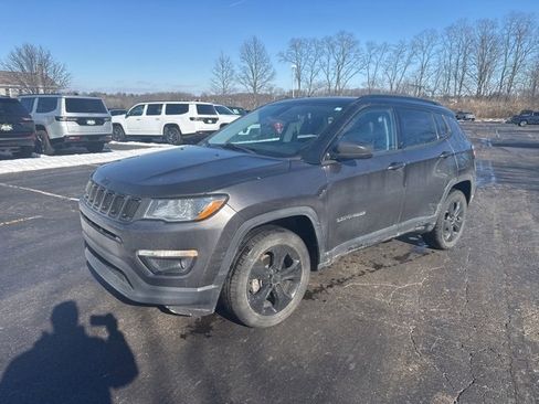 Used 2020 Jeep Compass Latitude image 3