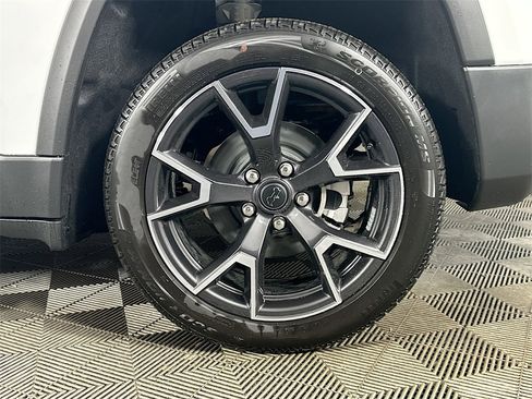 New 2026 Jeep Cherokee Overland image 17