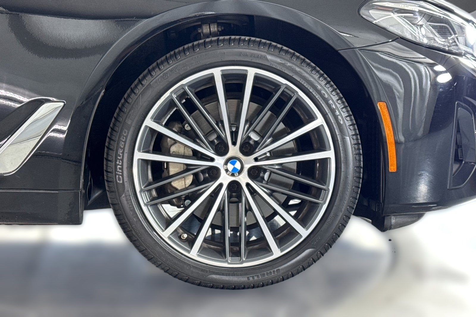 Used 2023 BMW 530i w/ Convenience Package RWD image 13