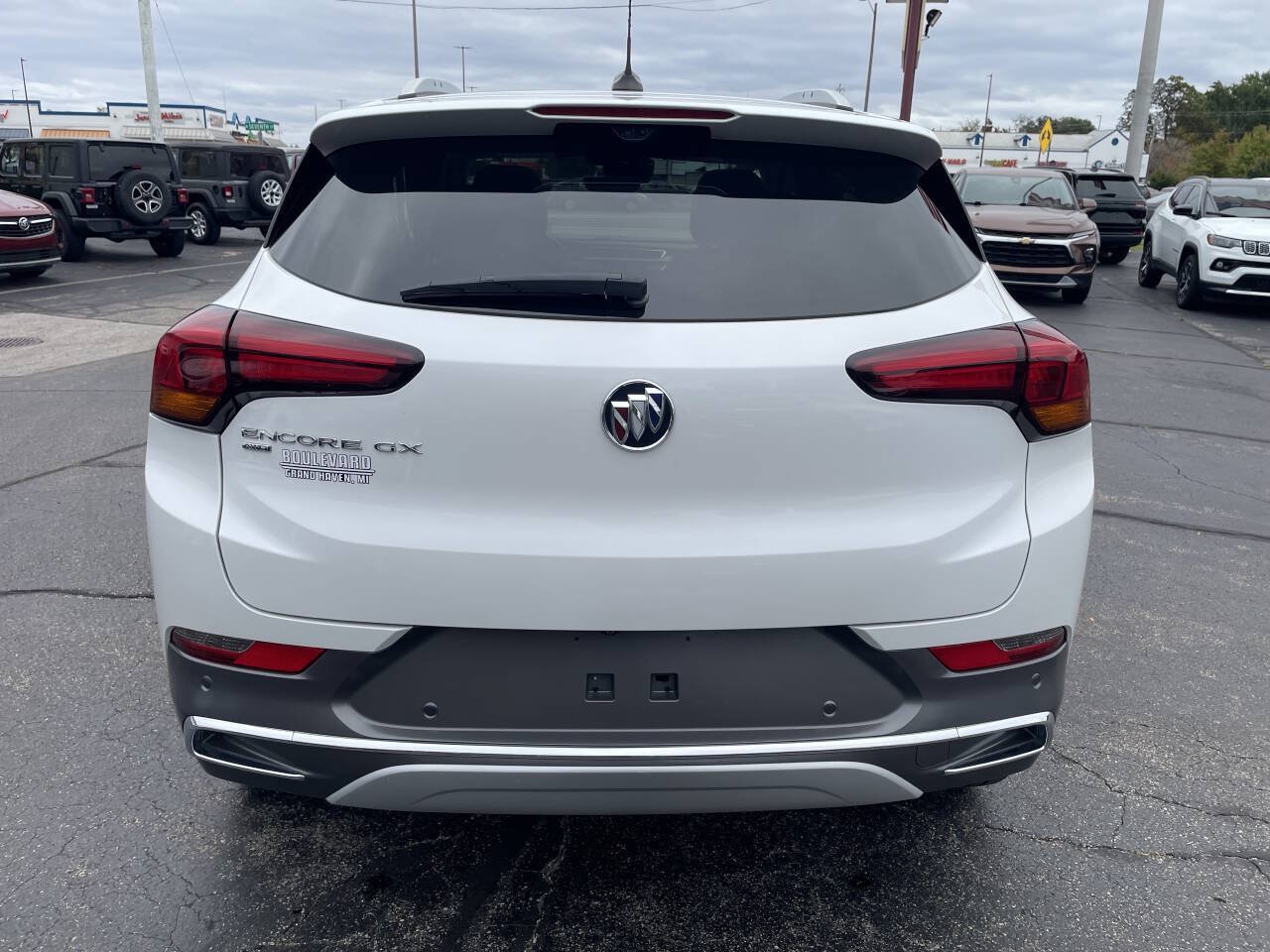 Used 2023 Buick Encore GX Essence w/ Advanced Technology Package AWD/4WD image 7