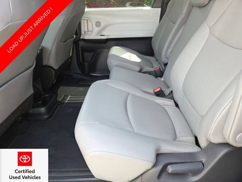 Certified 2025 Toyota Sienna XLE FWD image 24