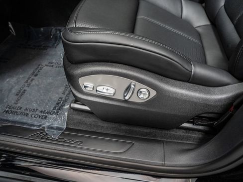 Certified 2026 Porsche Macan AWD/4WD image 25