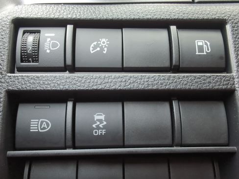 Certified 2025 Toyota 4Runner SR5 AWD/4WD image 38