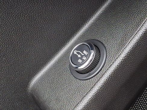 Certified 2023 Chevrolet Traverse LT image 27