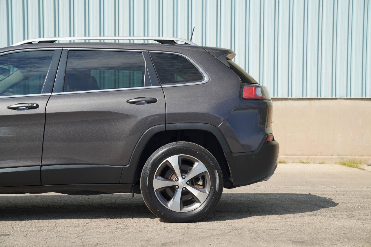 Used 2021 Jeep Cherokee Limited w/ Elite Package AWD/4WD image 12