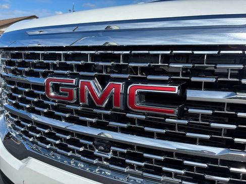 Used 2023 GMC Acadia Denali w/ Denali Ultimate Package AWD/4WD image 31