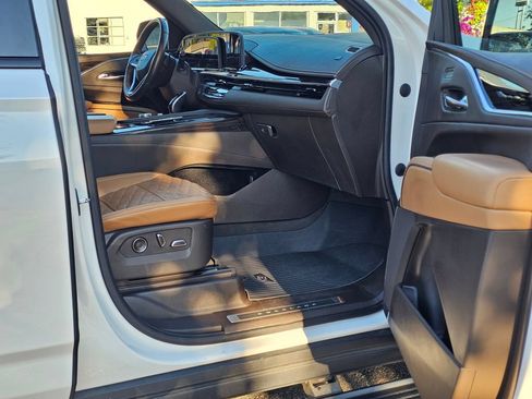 Used 2021 Cadillac Escalade Sport w/ Driver Assist Tech Package AWD/4WD image 18
